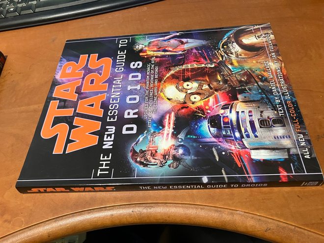 STAR WARS THE NEW ESSENTIAL GUIDE TO DROIDS HYVÄ