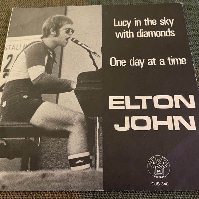 ELTON JOHN: Lucy in the sky with diamonds * One day... *SCAN