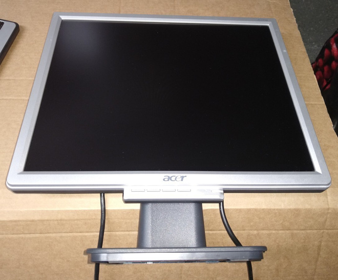 LCD NÄYTTÖ ACER AL1716 EI TOIMIVA
