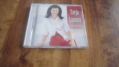 ARJA LUNNAS - Lemmenpölyä