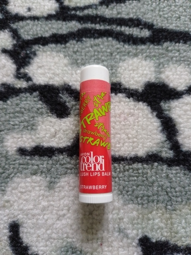 ~Avon Lush Lips -huulivoide~ strawberry