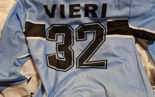 Lazio ja Vieri pelipaita