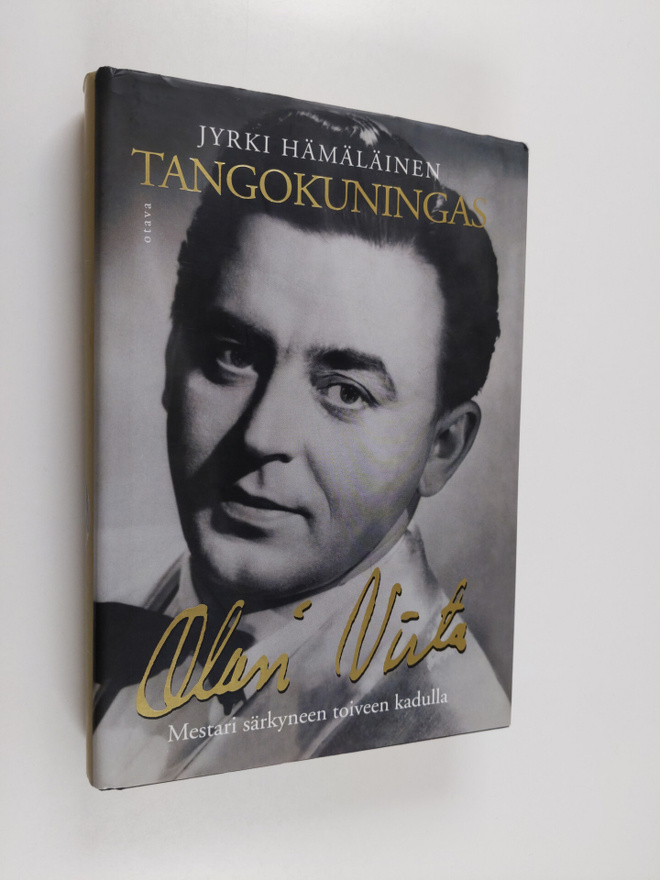 Jyrki Hämäläinen : Tangokuningas Olavi Virta : mestari sä...