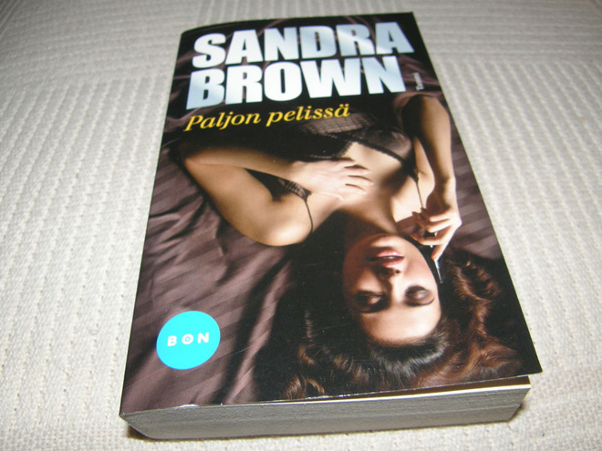 Sandra Brown Paljon pelissä -pok