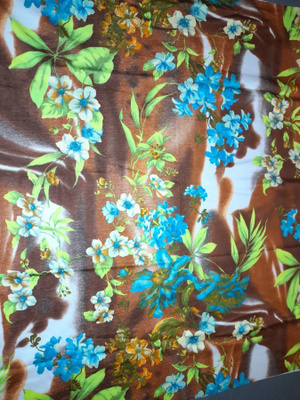 Joustava värikäs neulos 82x150cm