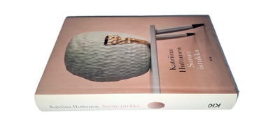 Katriina Huttunen : Surun istukka (sid.)