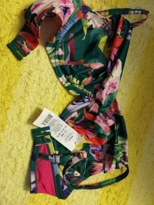 bikini yläosa 85E