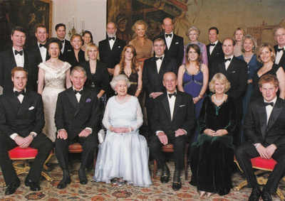 Kuningatar Elizabeth perheensä ympäröimänä, v. 2008