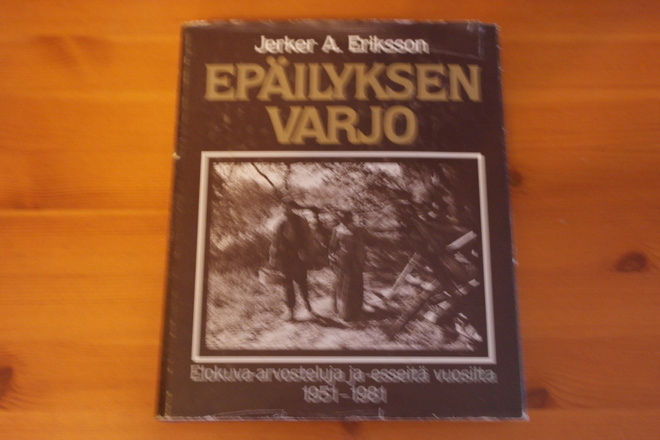 Jerker A. Eriksson:Epäilyksen varjo.Sid.