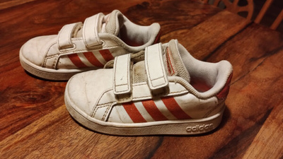 Adidas lenkkarit, 23