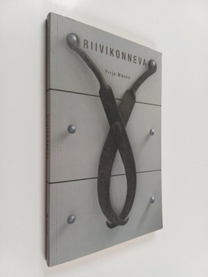 Pirjo Maunu : Riivikonneva (signeerattu, tekijän omiste)