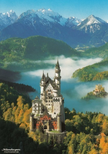 Neuschwanstein linna, sumua laaksossa (isohko kortti)