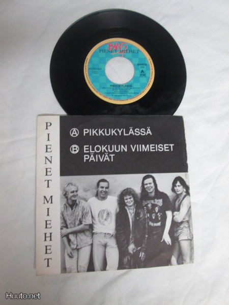 PIENET MIEHET pikkukylässä / elokuun viimeiset päivät v 1988