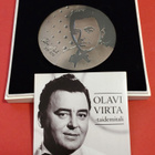 Olavi Virta pronssi mitali, 885 g, hopeointi, antiikkipatina - pikkukuva 1