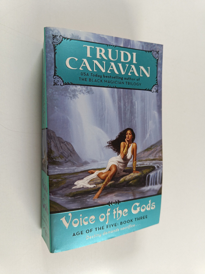 Trudi Canavan : Voice of the Gods