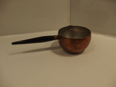 Söpö pieni kupari kasari kaatonokalla, vintage