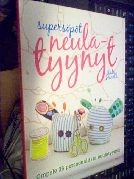 Kate Haxell : SUPERSÖPÖT NEULATYYNYT (Sis.pk:t)