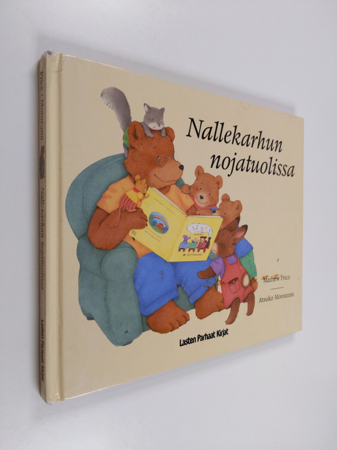 Mathew Price : Nallekarhun nojatuolissa