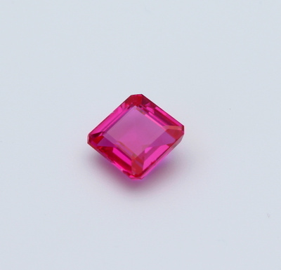 Hieno Iso Pinkki Safiiri 10.39ct (SYNTH)