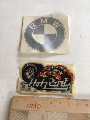 Hot Rod ja BMW tarraa