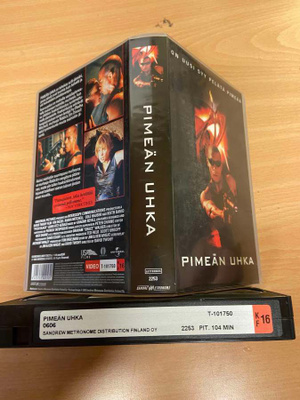 Pimeän uhka