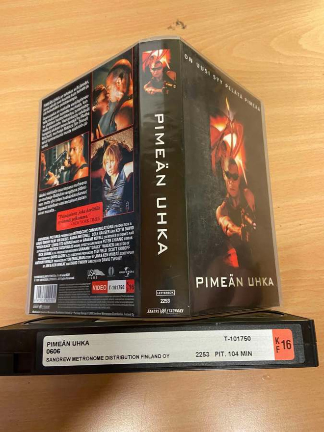 Pimeän uhka