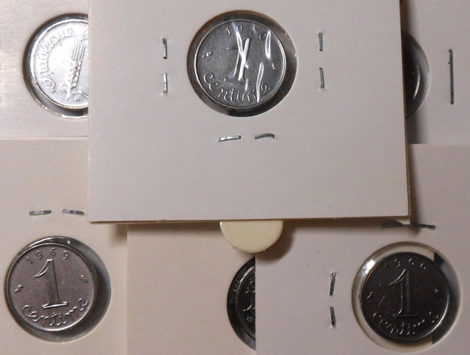 France. 1 centime, 7 erilaista kolikkoa.