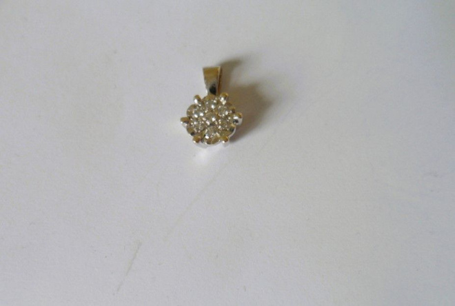 Valkokultainen 14K Timanttiriipus 7 tim.