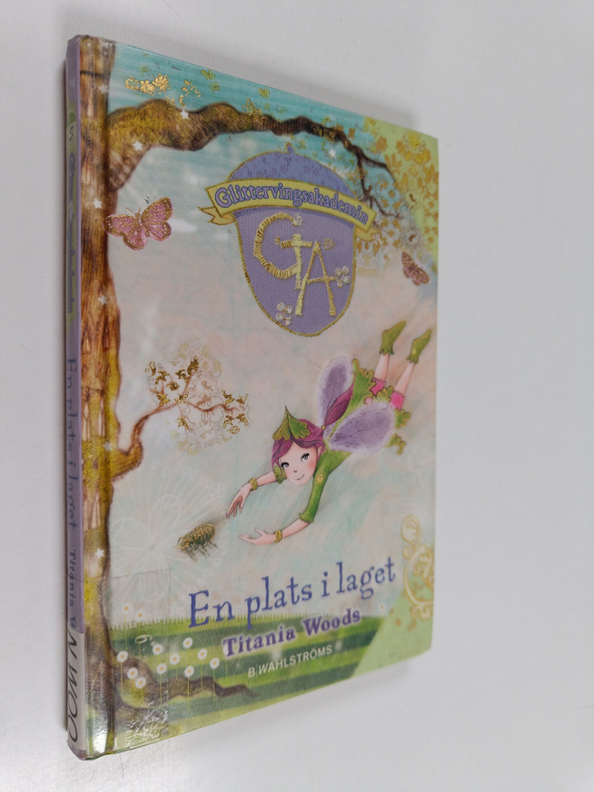 Titania Woods : En plats i laget