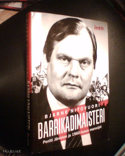 Bjarne Nitovuori  BARRIKADIMAISTERI ( 1 p. 2013 ) Sis.pk:t