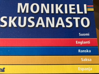 MONIKIELITASKUSANASTO