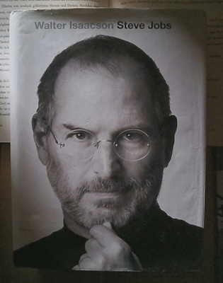Walter Isaacson - Steve Jobs (sid.)