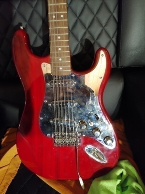 Myydään stratocaster