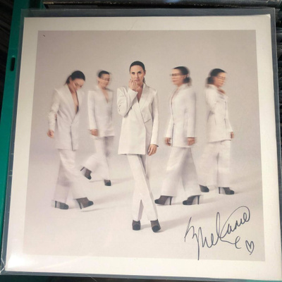 Melanie C lp-levy nimikirjoituksella