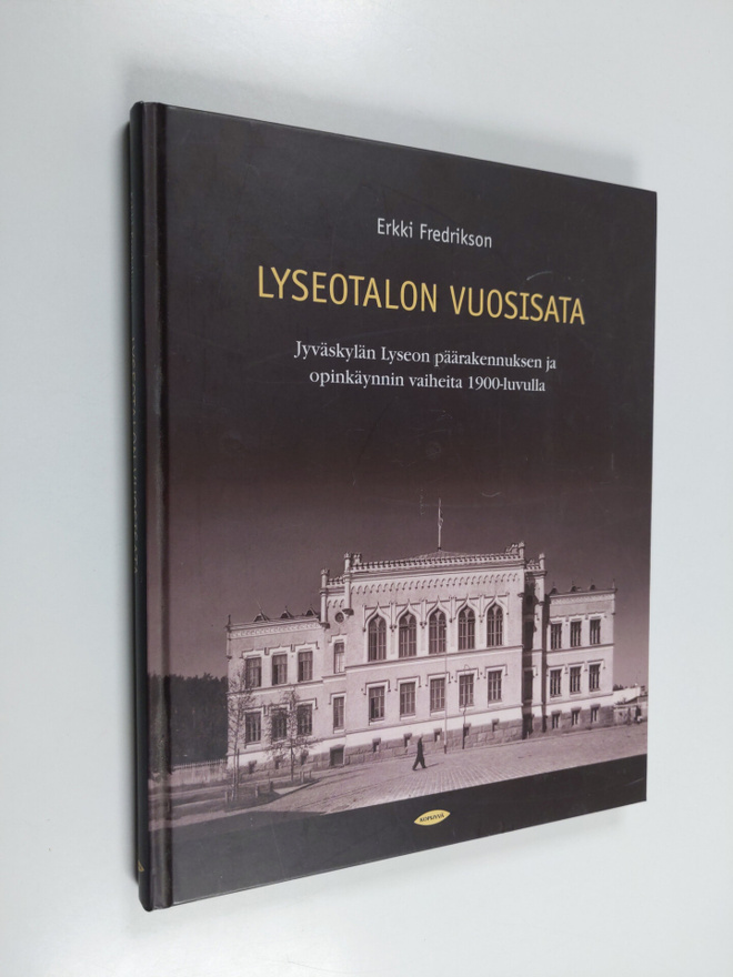 Erkki Fredrikson : Lyseotalon vuosisata : Jyväskylän lyse...