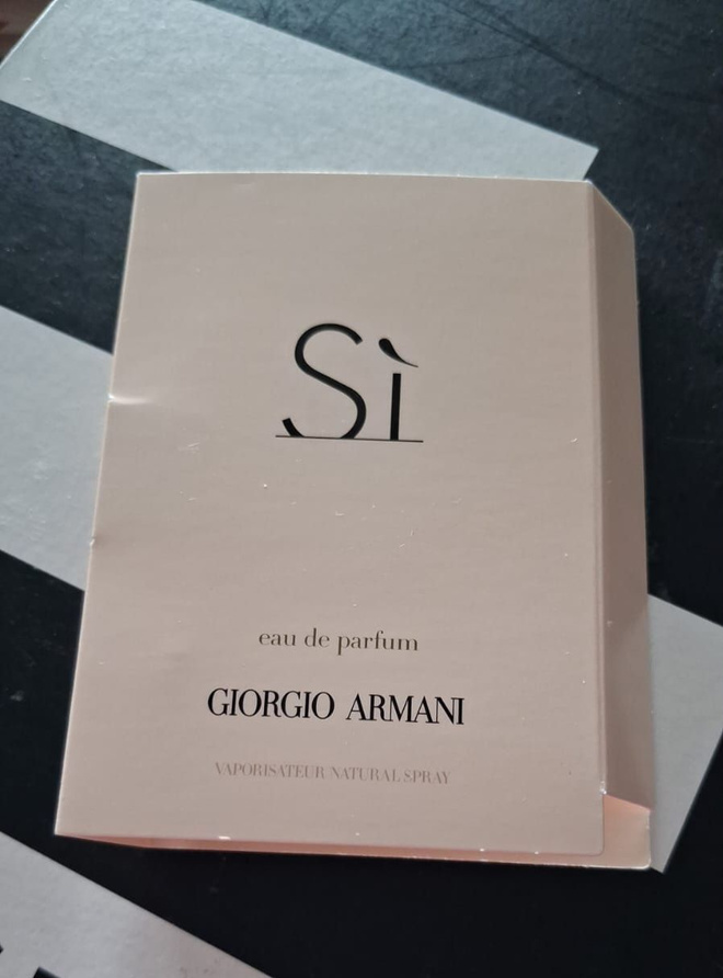 Hajuvesinäyte Giorgio Armani Si