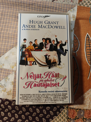 Neljät Häät ja Yhdet Hautajaiset (VHS)