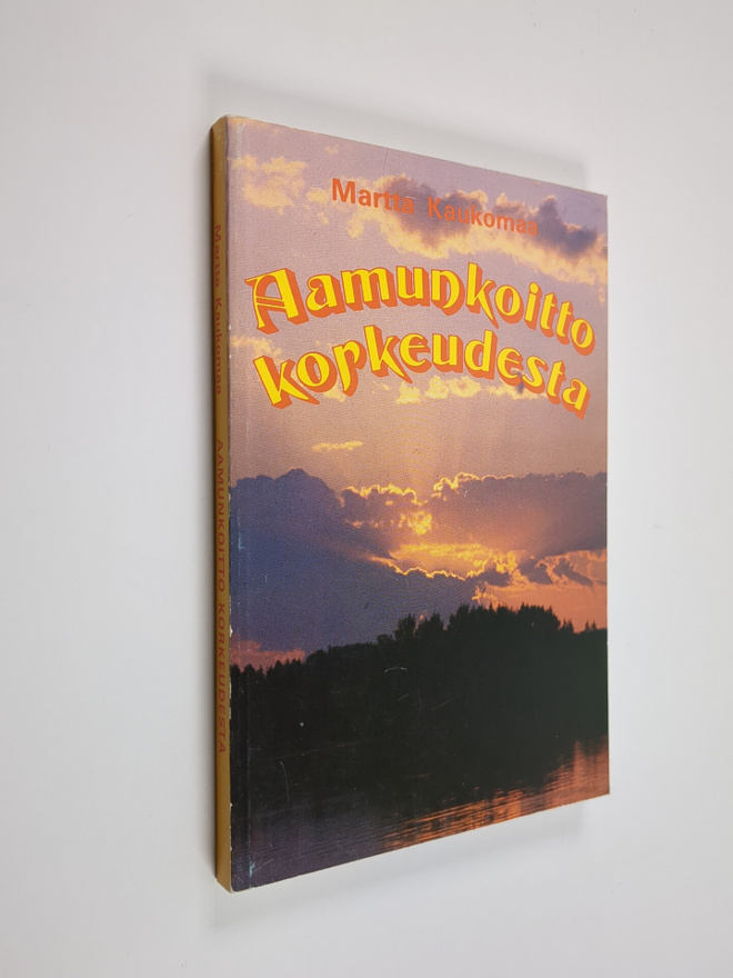Martta Kaukomaa : Aamunkoitto korkeudesta
