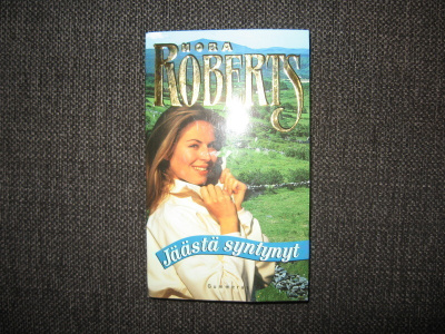 Nora Roberts*Jäästä syntynyt v.2002 pokkari