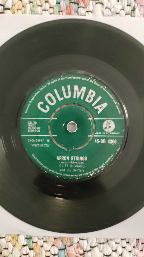 CLIFF RICHARD & THE DRIFTERS - Apron Strings 7" UK -59