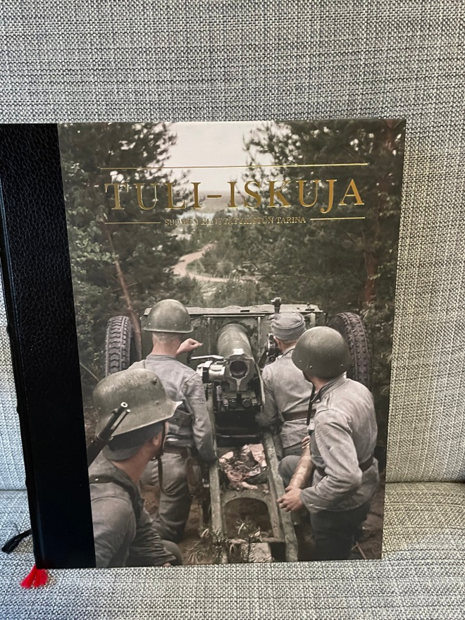 Tuli-iskuja - Suomen kenttätykistön tarina