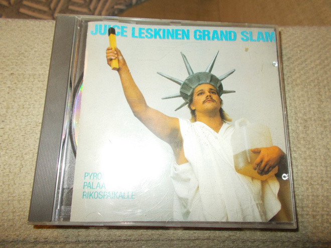 CD JUICE LESKINEN ** PYROMAANI PALAA RIKOSPAIKALLE **