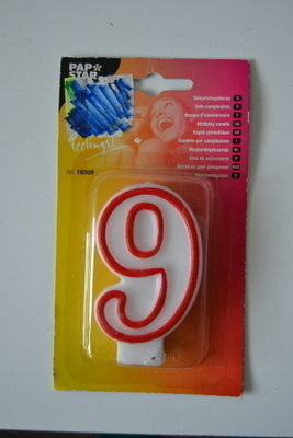 Käyttämätön kakkukynttilä numero 9
