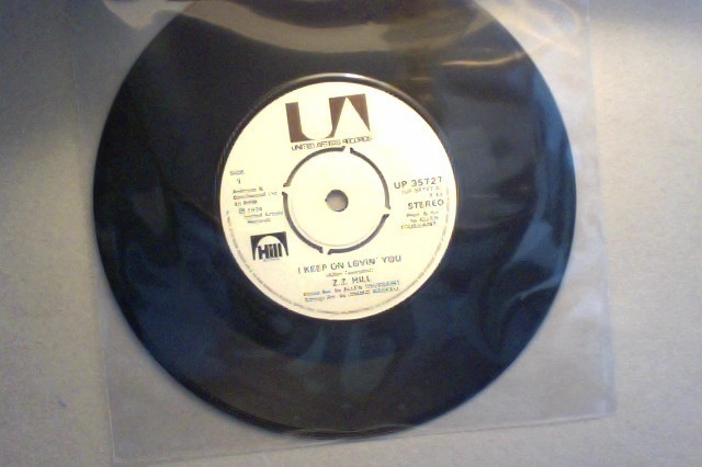 Z.Z. HILL  ::  I KEEP LOVIN'YOU  ::  VINYYLI  7"   UK 1974 !