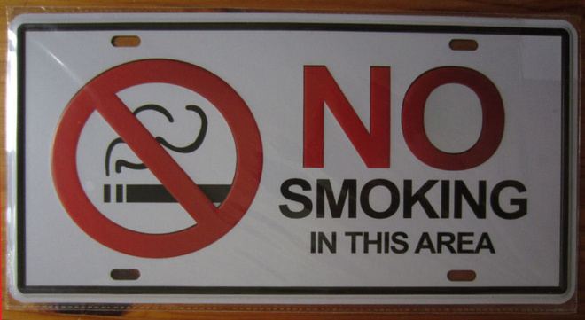 NO smoking in this area - Metallinen taulu 15,5x31,7cm