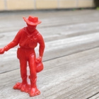 Louis Marx & Co cowboy kultasäkki kädessä 6cm (harvinainen) - pikkukuva 1