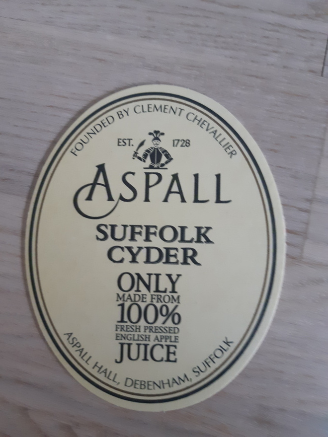 Englantilainen tuopinalunen Aspall Suffork cyder