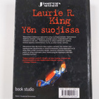 Laurie R. King : Yön suojissa - pikkukuva 2