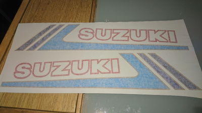 SUZUKI PV 1985 harvoin nähty tankin tarrasarja