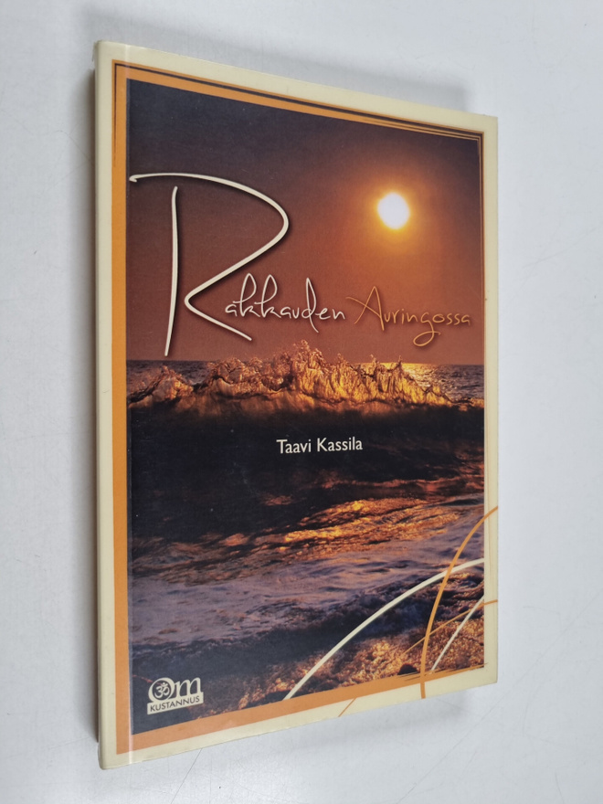 Taavi Kassila : Rakkauden auringossa : Runoja valon polun...
